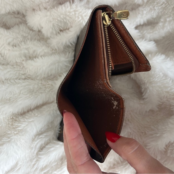 Louis Vuitton Brown Monogram Wallet Iconic Design - Picture 8 of 8